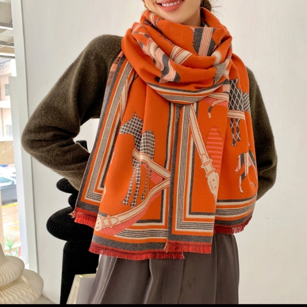 ⭐⭐ Elegant Cashmere Shawl/ Scarf⭐⭐ - Picture 2 of 10
